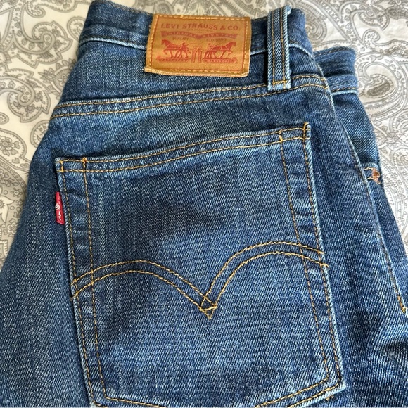 Levi's Wedgie Skinny Jeans in Classic Tint
White Oak Cone Denim Size 26 - Picture 5 of 10